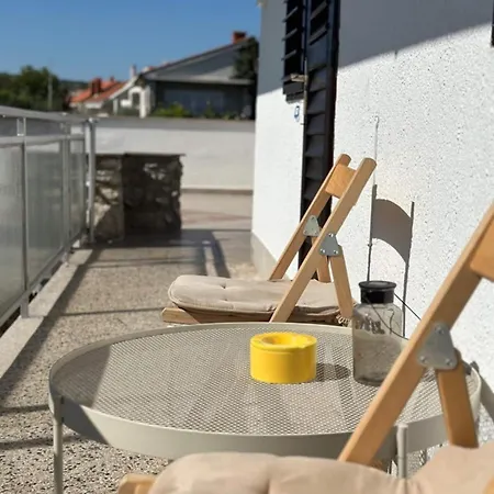 Sonja Close To The *